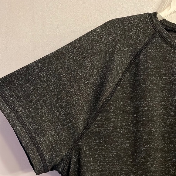 Croft and Barrow Dark Black Spandex Workout Athletic Short Sleeve Shirt Men’s XL - Picture 2 of 3